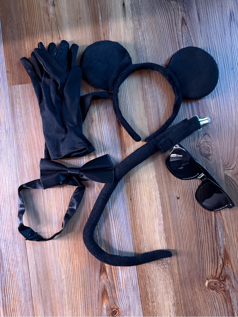 Black Women's Accessory Set with Sunglasses and Headband